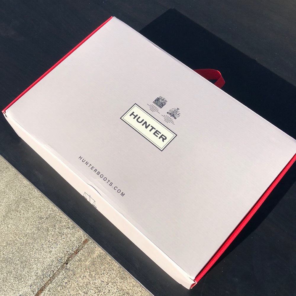 NWT! Black hunter glossy boots.